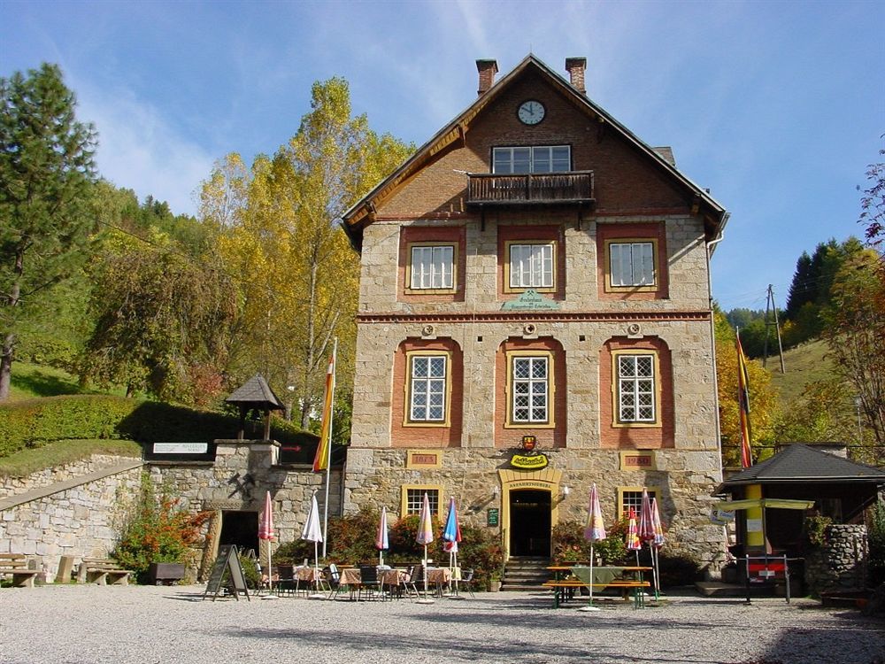 Jufa Hotel Knappenberg Ober-Gossen Exterior foto